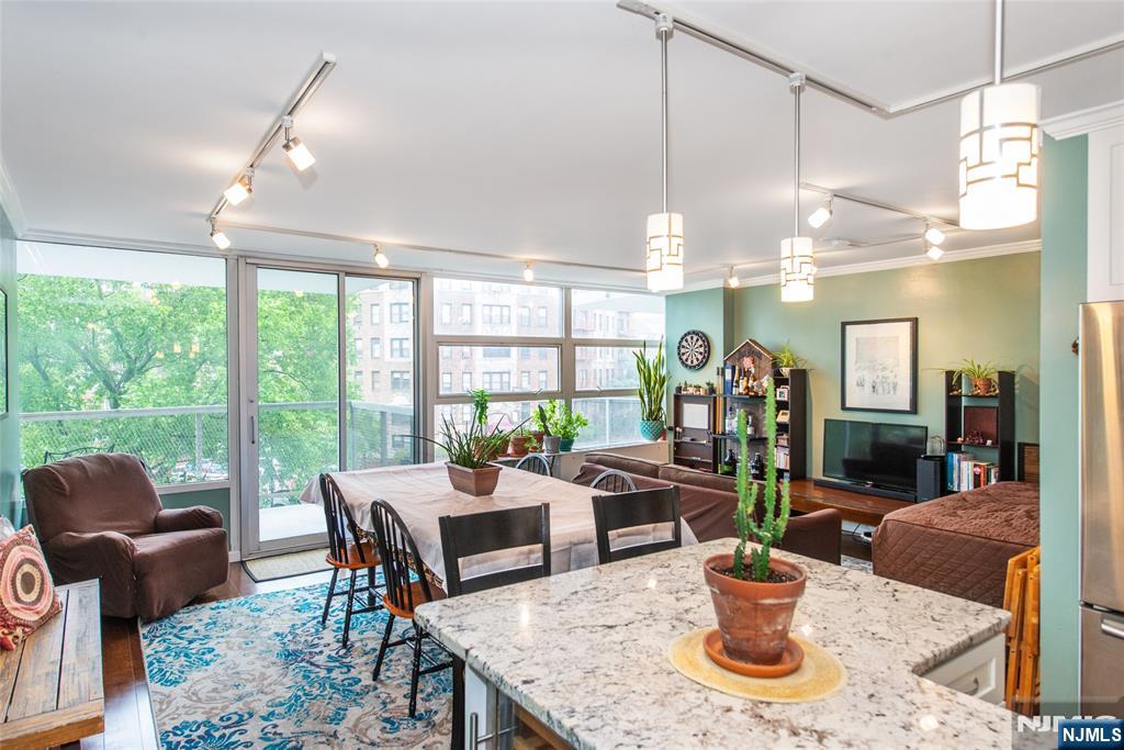 6050 Boulevard East 3E