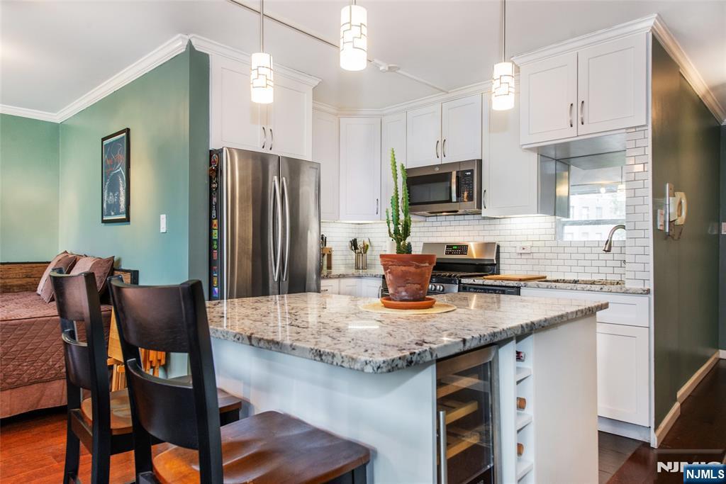 6050 Boulevard East 3E