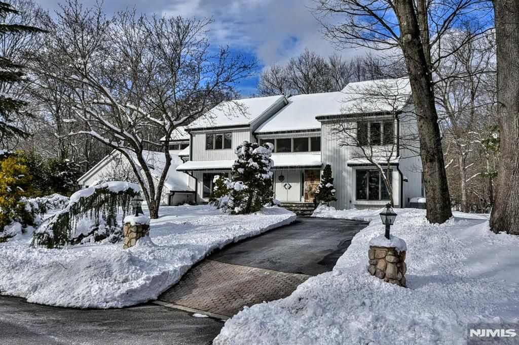 Photo of 15 Gristmill Lane, Upper Saddle River, NJ 07458 (MLS # 25043672)