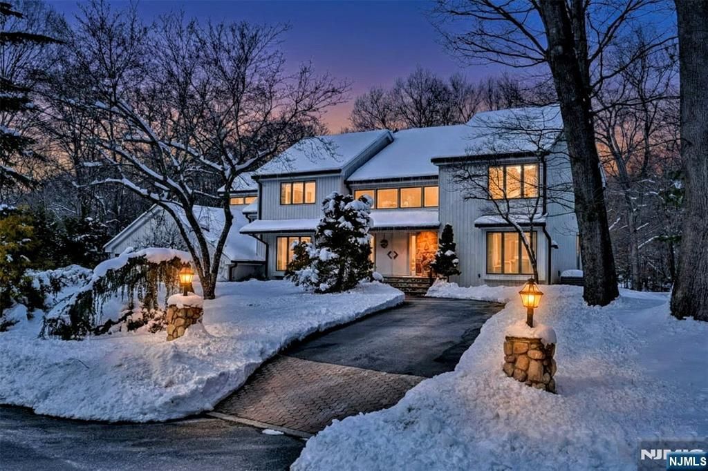 Photo of 15 Gristmill Lane, Upper Saddle River, NJ 07458 (MLS # 25043672)