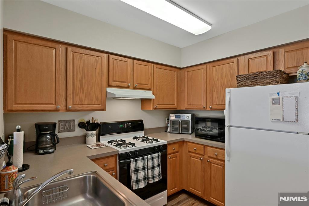 189 Forest Avenue 216