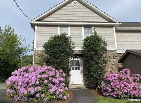 9 Lakeside Drive 9B Ramsey NJ 07446