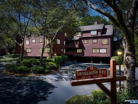 158 Sandcastle Key Secaucus NJ 07094