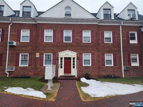 Photo of 490 Beverly Rd #B6, Teaneck, NJ 07666 (MLS # 26007007)