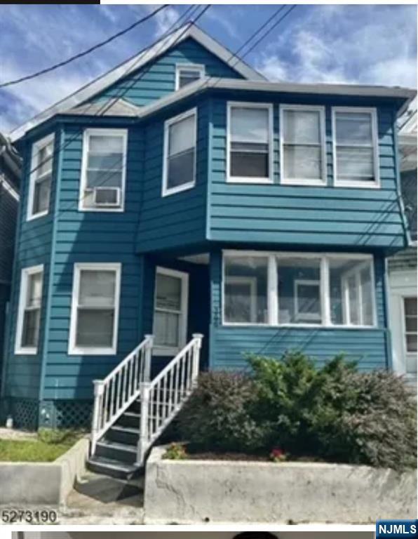 266 9th Street, Prospect Park, New Jersey - 5 Bedrooms  
3 Bathrooms  
8 Rooms - 