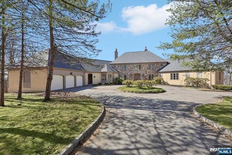 Photo of 29 Hilltop Road, Kinnelon, NJ 07405 (MLS # 26010991)