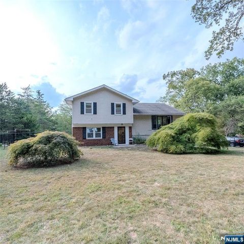 Photo of 647 Wyckoff Ave, Mahwah, NJ 07430 (MLS # 25035152)