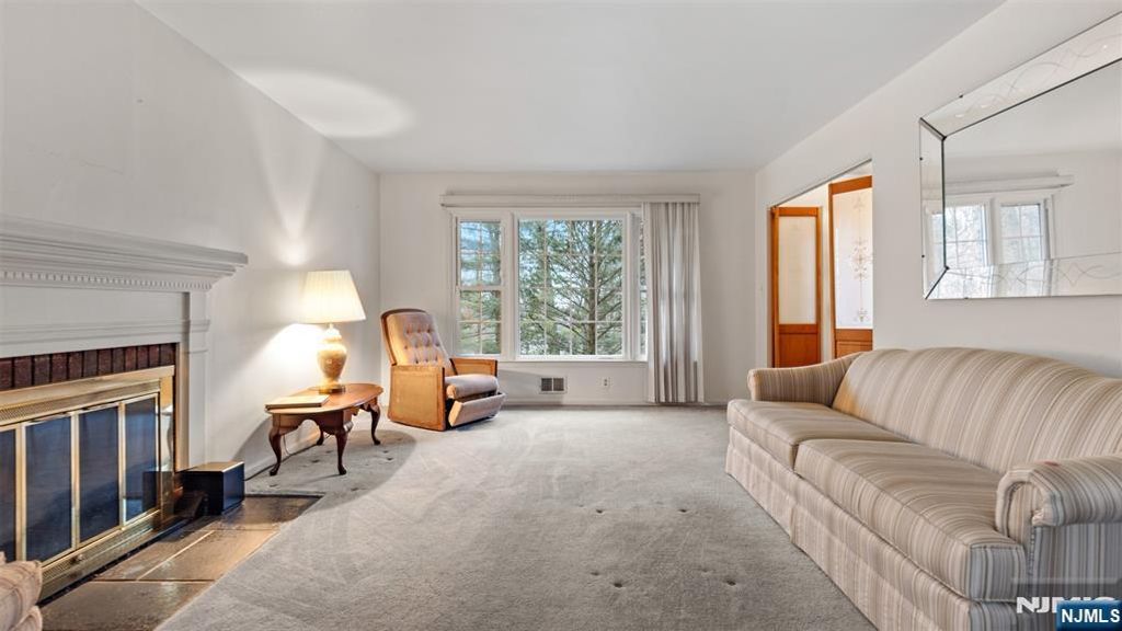 Photo of 51 Black Oak Lane, Mahwah, NJ 07430 (MLS # 26001182)