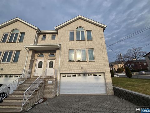 Photo of 423 West St, Fort Lee, NJ 07024 (MLS # 26000840)