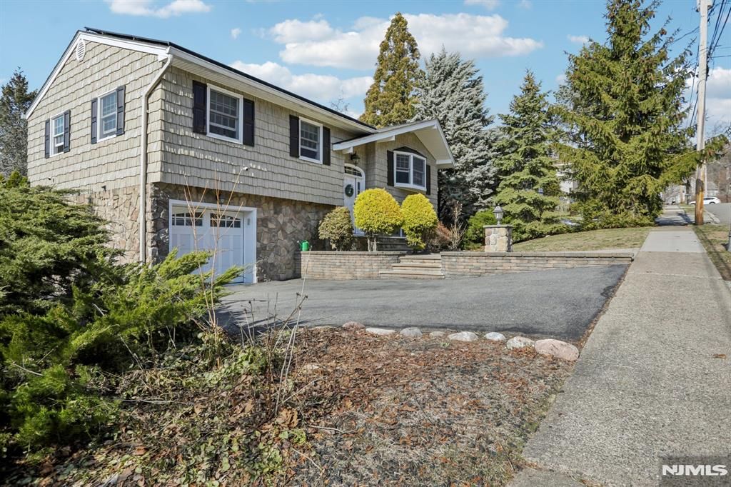 Photo of 27 Borman Drive, Wanaque, NJ 07465 (MLS # 26009299)