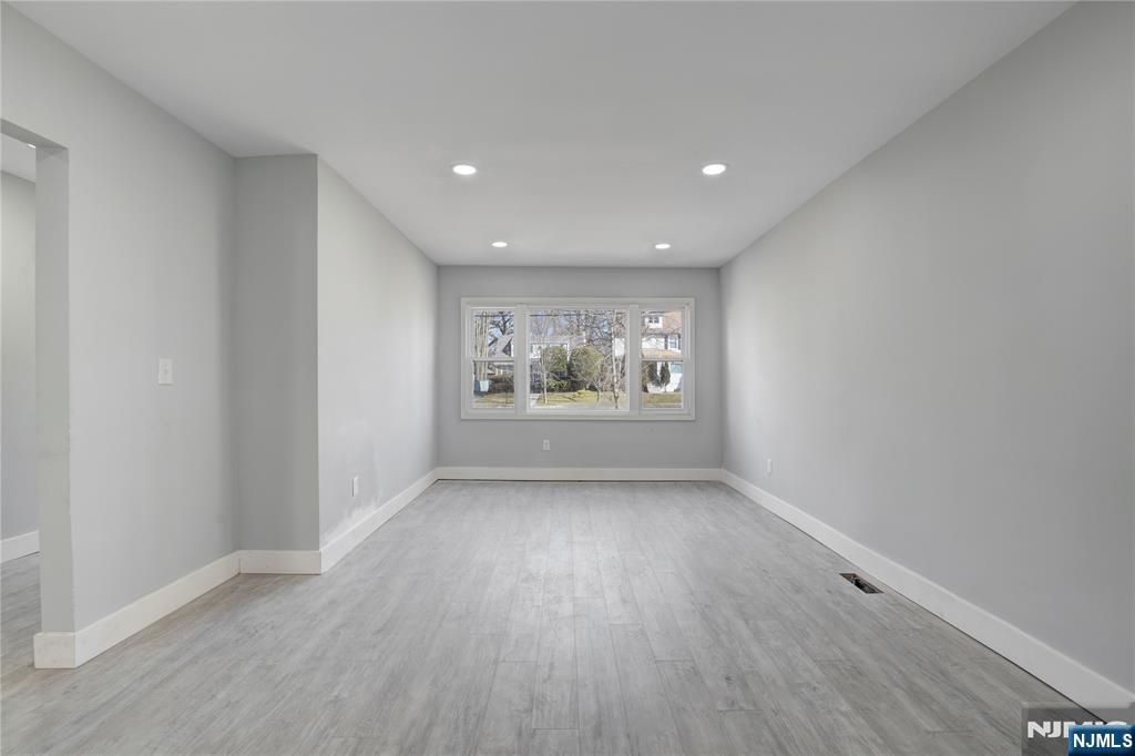 384 W Palisade Avenue