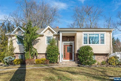 Photo of 3 Springdale Road, West Caldwell, NJ 07006 (MLS # 26000674)