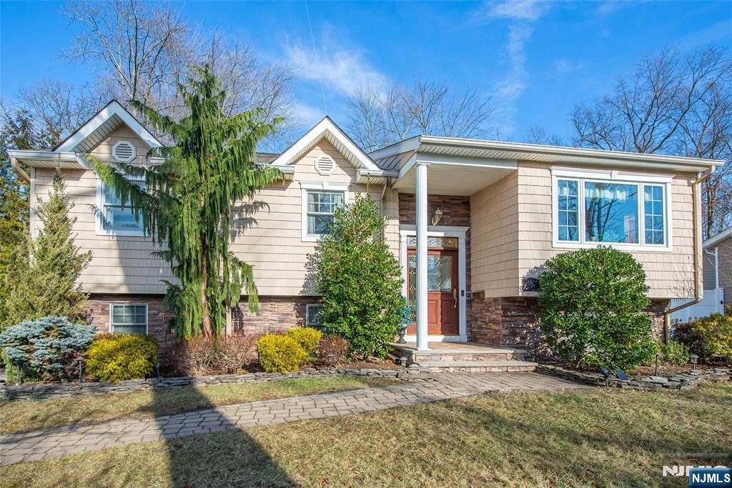 Photo of 3 Springdale Road, West Caldwell, NJ 07006 (MLS # 26000674)