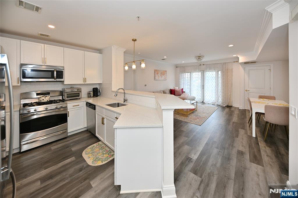 54 Polifly Road 304