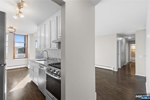 Photo of 355 River Rd, Nutley, NJ 07110 (MLS # 25038549) Photo of 355 River Rd, Nutley, NJ 07110 (MLS # 25038549)