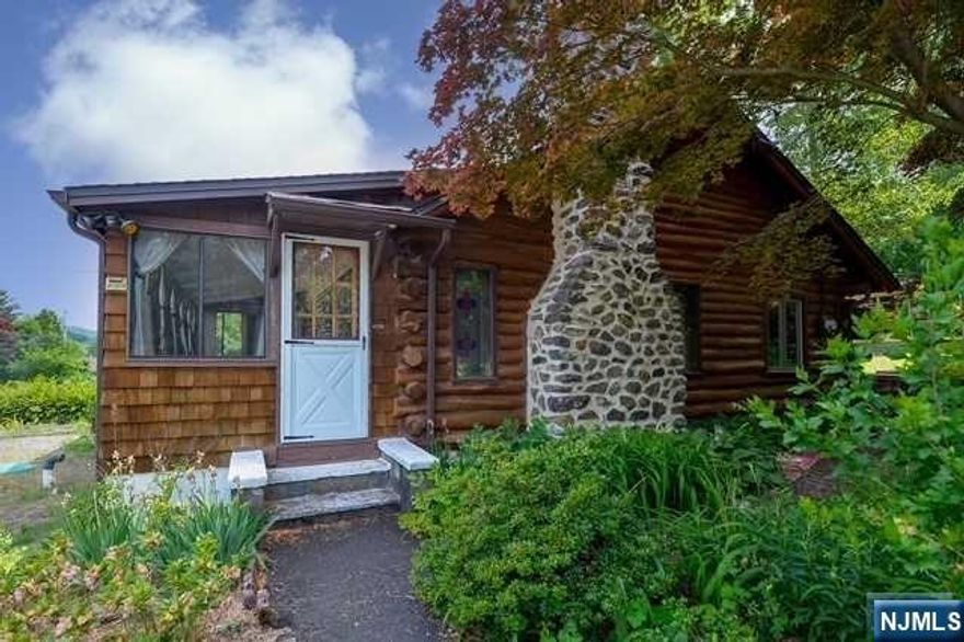 Cozy Log Cabin in Pinecliff Lake Community, 2 Bedroom with enclosed front porch with views of the lake, can also be used as a family room, with plenty of natural sunlight. Large Living room with wood burning stone fireplace. New Septic Installed in January 2023. Lake Membership optional