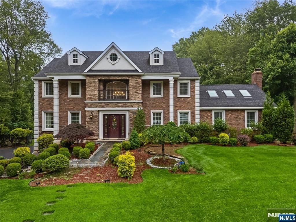 Photo of 8 Oratam Road, Upper Saddle River, NJ 07458 (MLS # 25037104)