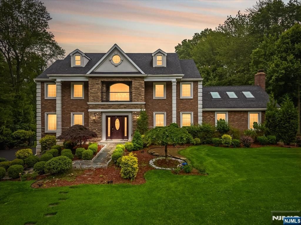 Photo of 8 Oratam Road, Upper Saddle River, NJ 07458 (MLS # 25037104)