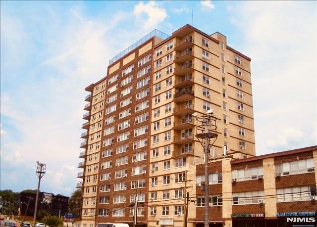 Rental Property at 201 Bridge Plz 6C, Fort Lee, New Jersey - Bathrooms: 1 
Rooms: 1  - $2,100 MO.