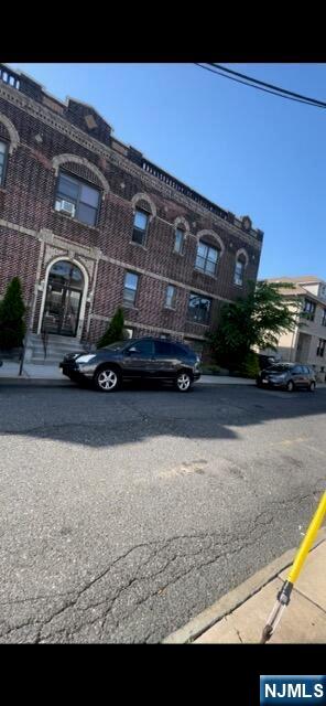 400 Woodcliff Avenue