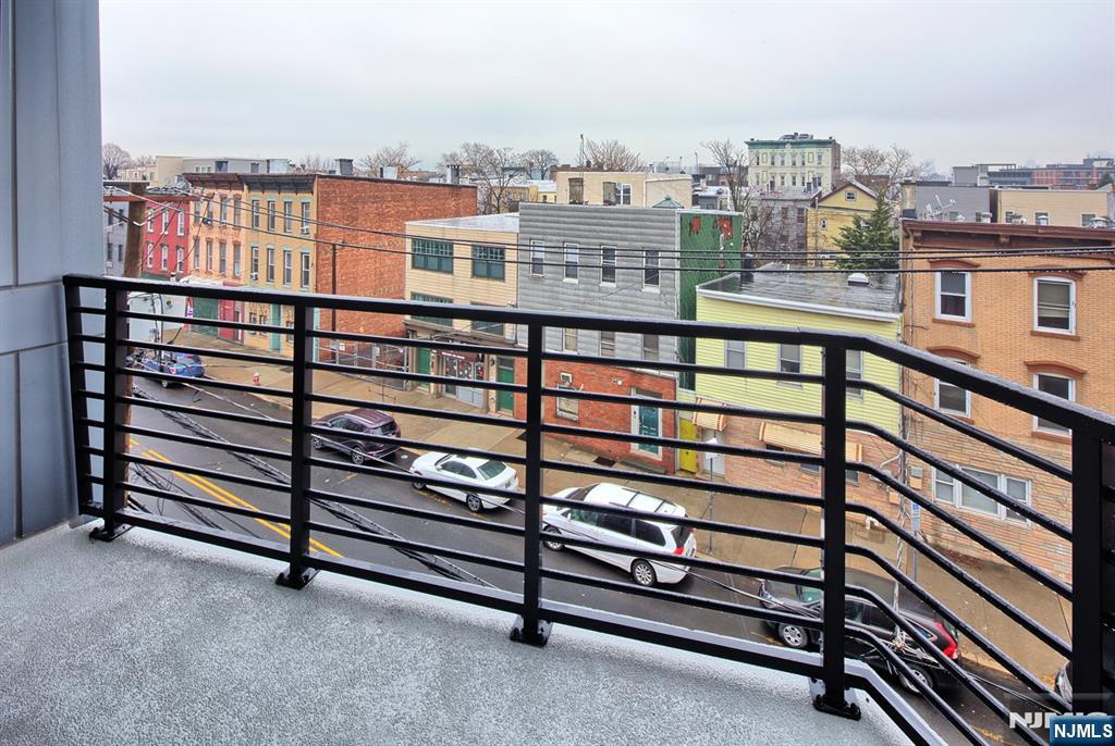 391 Palisade 404, Jersey City, New Jersey - 2 Bedrooms  
2 Bathrooms  
7 Rooms - 