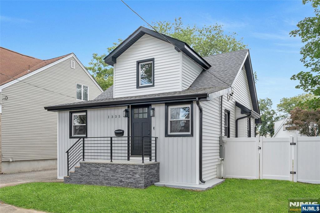 13-35 4th Street