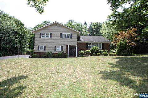 Photo of 10 Bayberry Drive, Montvale, NJ 07645 (MLS # 26024499)