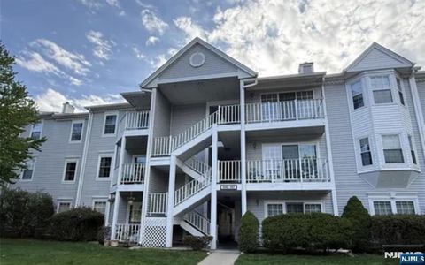 Photo of 1048 Ash DR, Mahwah, NJ 07430 (MLS # 26015751)