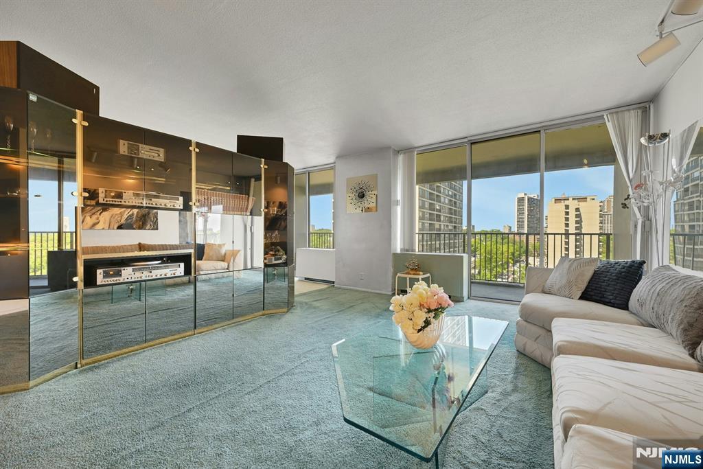 5 Horizon Road 807