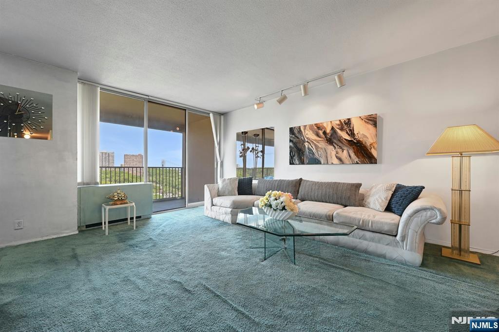 5 Horizon Road 807