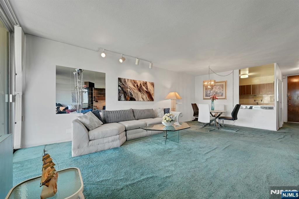 5 Horizon Road 807