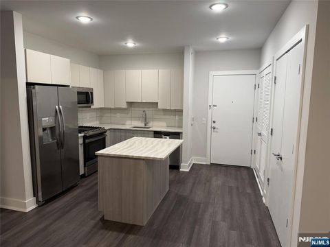 Photo of 2301 Lemoine Ave #604, Fort Lee, NJ 07024 (MLS # 26003602)