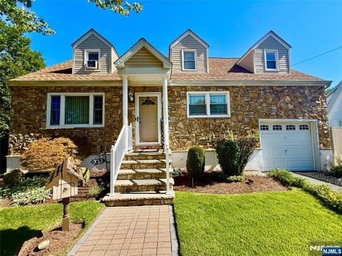 Photo of 333 Kingsland Avenue, Lyndhurst, NJ 07071 (MLS # 26030981)