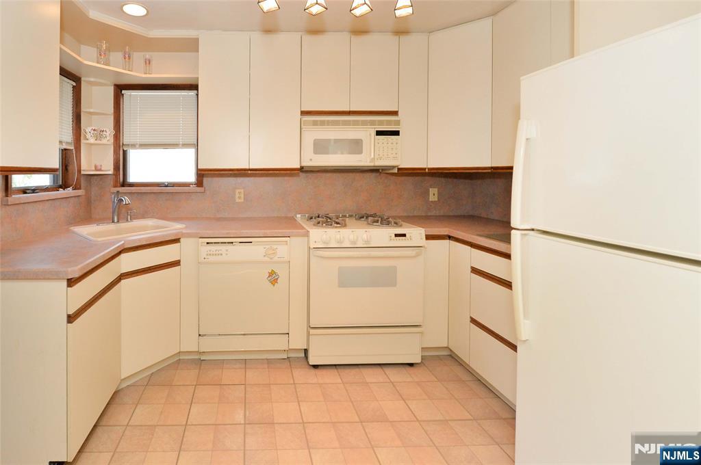 87 Myrtle Avenue
