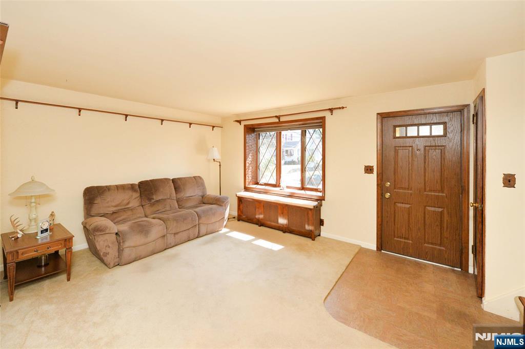 87 Myrtle Avenue