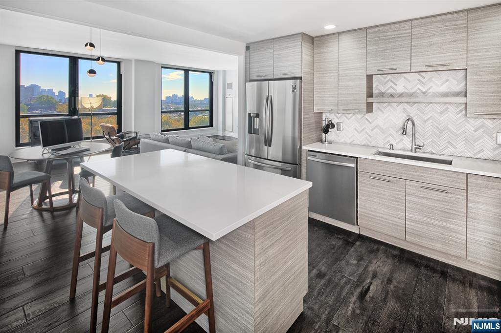 1025 Maxwell Lane 1104