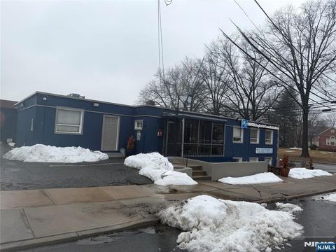 Photo of 865 Teaneck Road #2, Teaneck, NJ 07666 (MLS # 26007254)