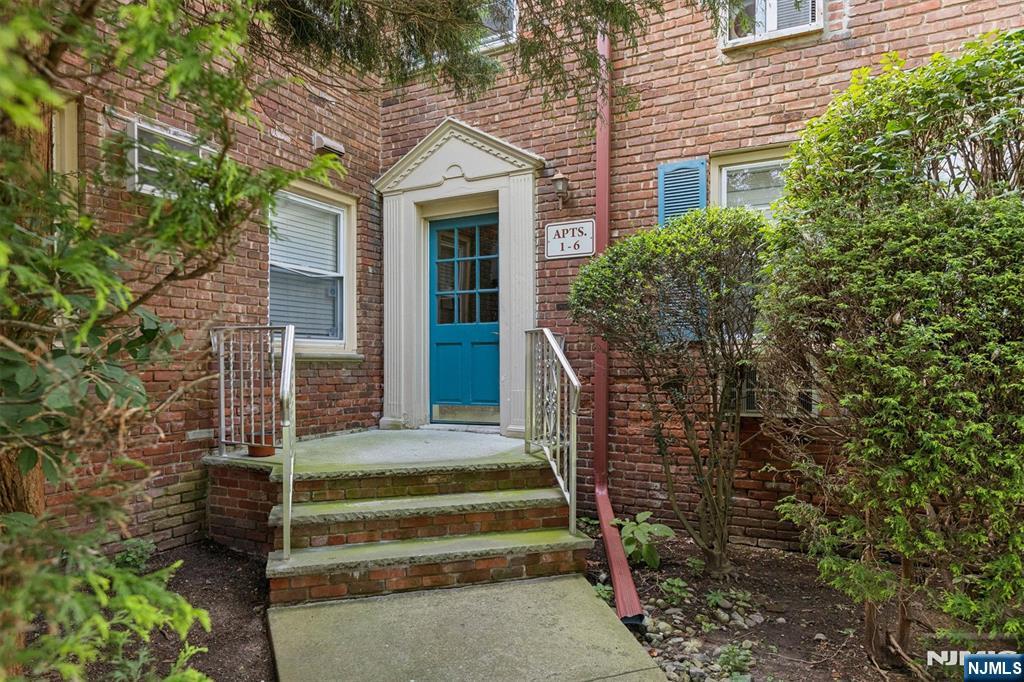 24 Hutton Avenue 6
