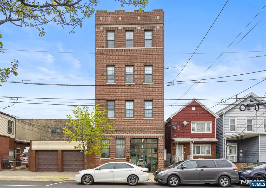 9 E 18th Street