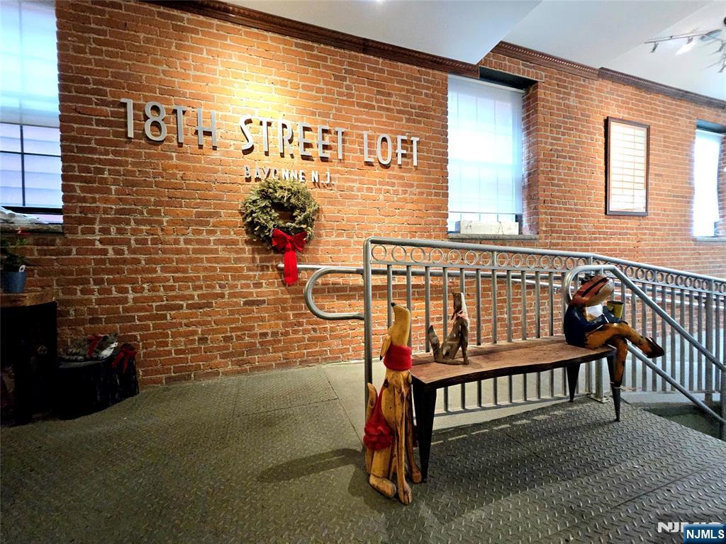 9 E 18th Street