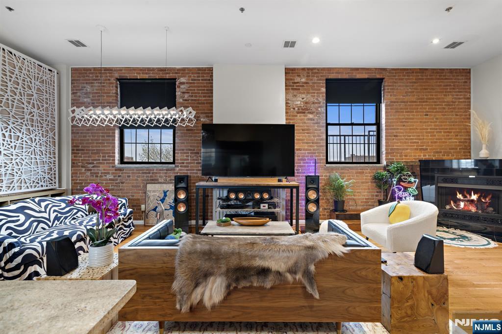 9 E 18th Street