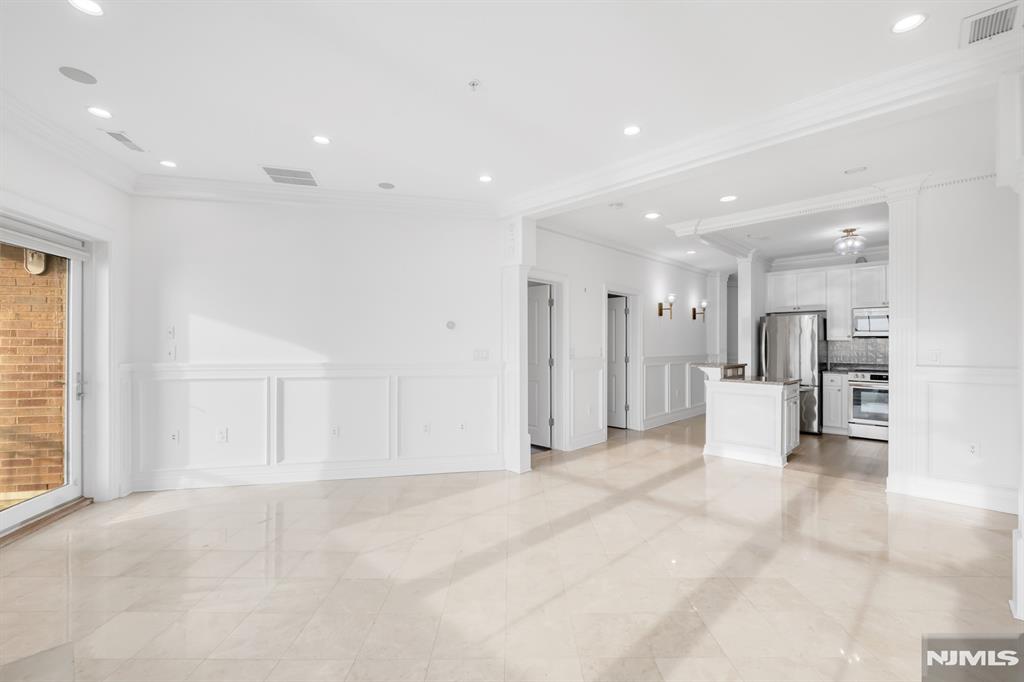 22 Ave At Port Imperial 403