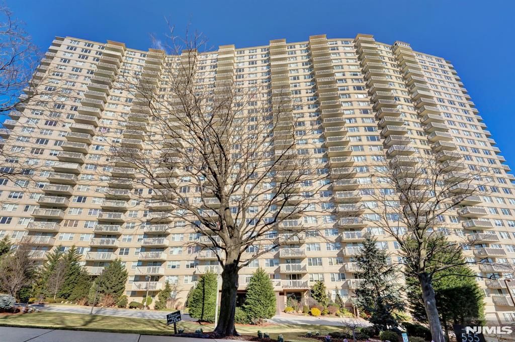 Photo of 555 North Avenue #12 A, Fort Lee, NJ 07024 (MLS # 25031304)