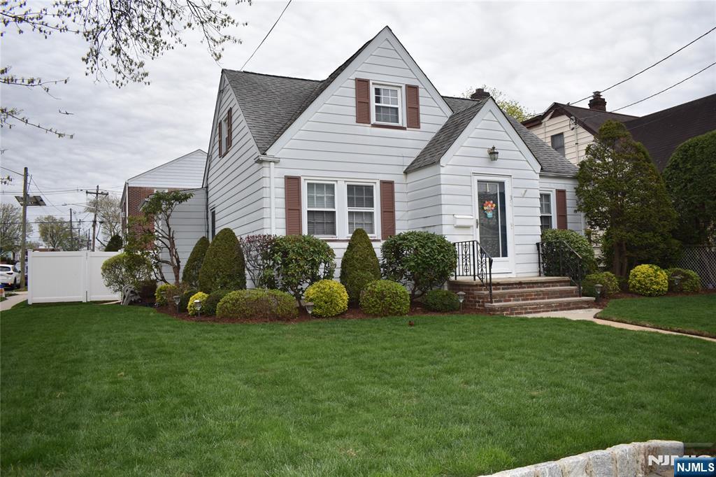 Property for Sale at 30 Devon Street, North Arlington, New Jersey - Bedrooms: 3 
Bathrooms: 2 
Rooms: 7  - $499,000