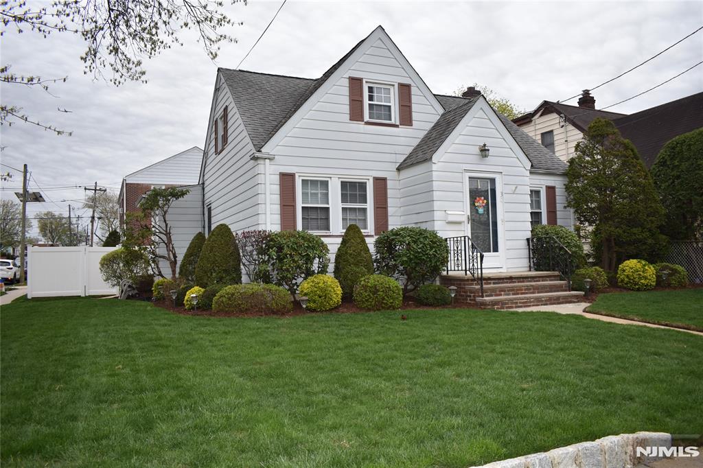 Property for Sale at 30 Devon Street, North Arlington, New Jersey - Bedrooms: 3 
Bathrooms: 2 
Rooms: 7  - $499,000