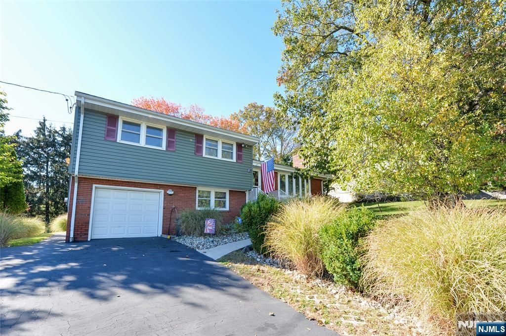 Photo of 156 Dorothy Dr, North Haledon, NJ 07508 (MLS # 25037983)