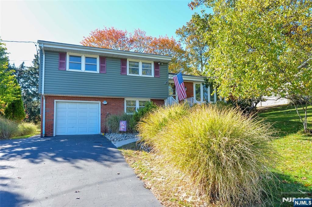 Photo of 156 Dorothy Dr, North Haledon, NJ 07508 (MLS # 25037983)