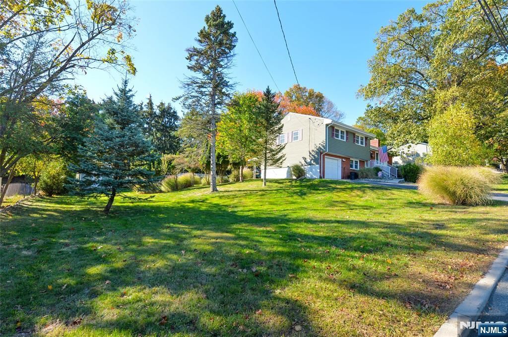 Photo of 156 Dorothy Dr, North Haledon, NJ 07508 (MLS # 25037983)