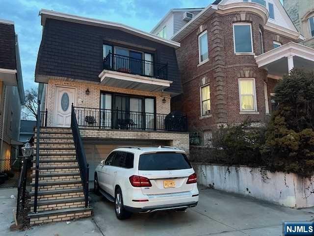 Property for Sale at 1021 Boulevard East, Weehawken, New Jersey - Bedrooms: 7 
Bathrooms: 5 
Rooms: 16  - $2,200,000