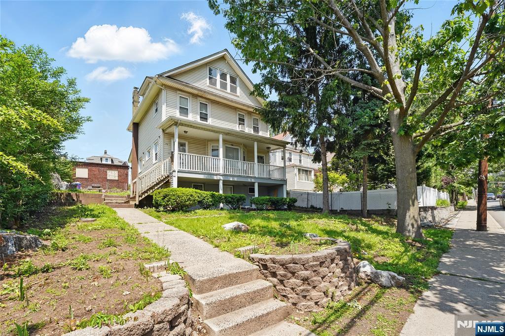 Property for Sale at 176 Teaneck Road, Ridgefield Park, New Jersey - Bedrooms: 2 
Bathrooms: 3 
Rooms: 12  - $719,000
